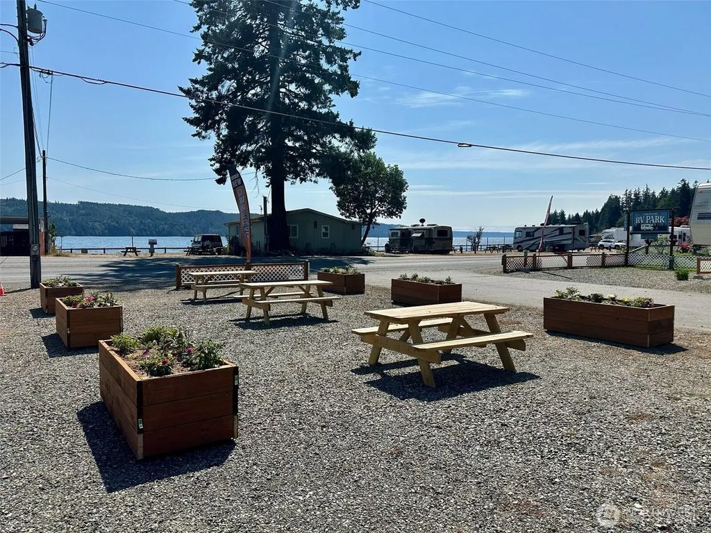 27051 N Us Highway 101 5, Hoodsport