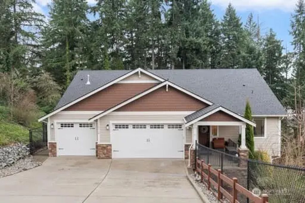 10218 45th Street E, Edgewood
