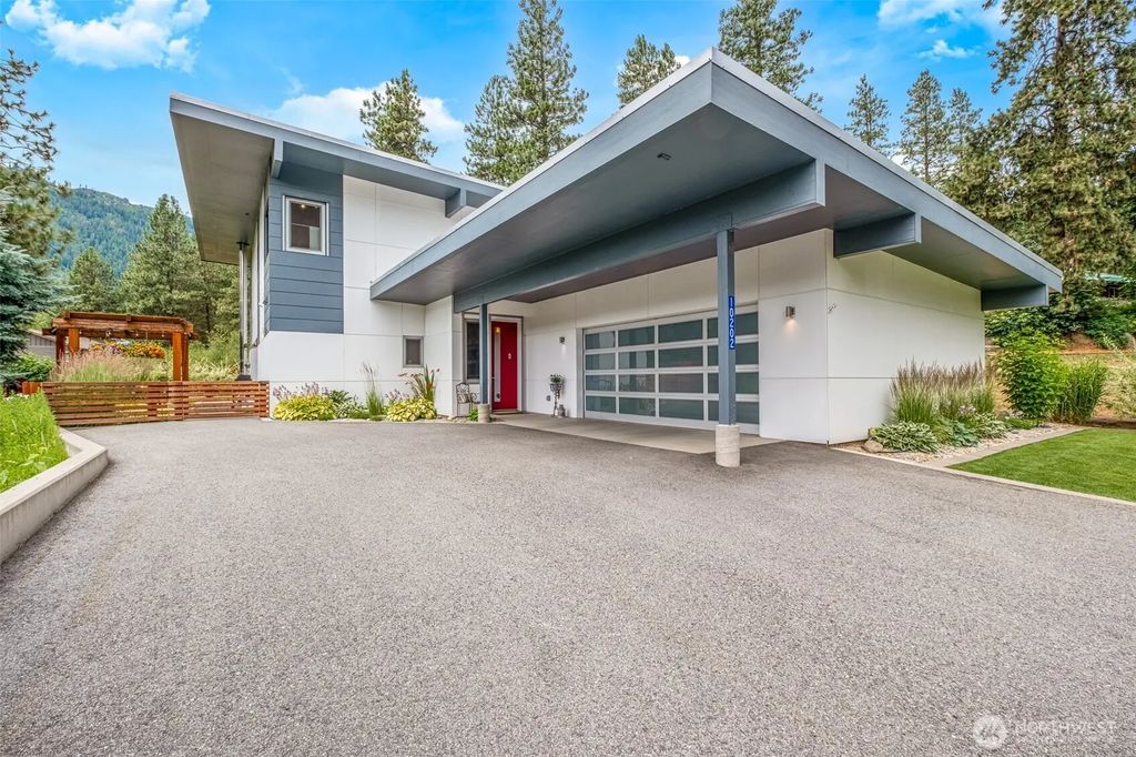 10202 Titus, Leavenworth