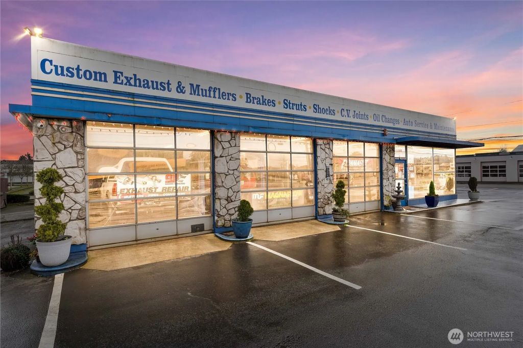 15608 Main Street E, Sumner