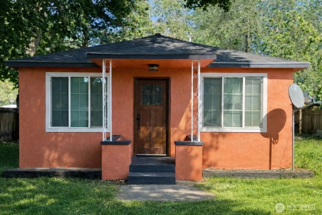 212 4th Street W, Tonasket