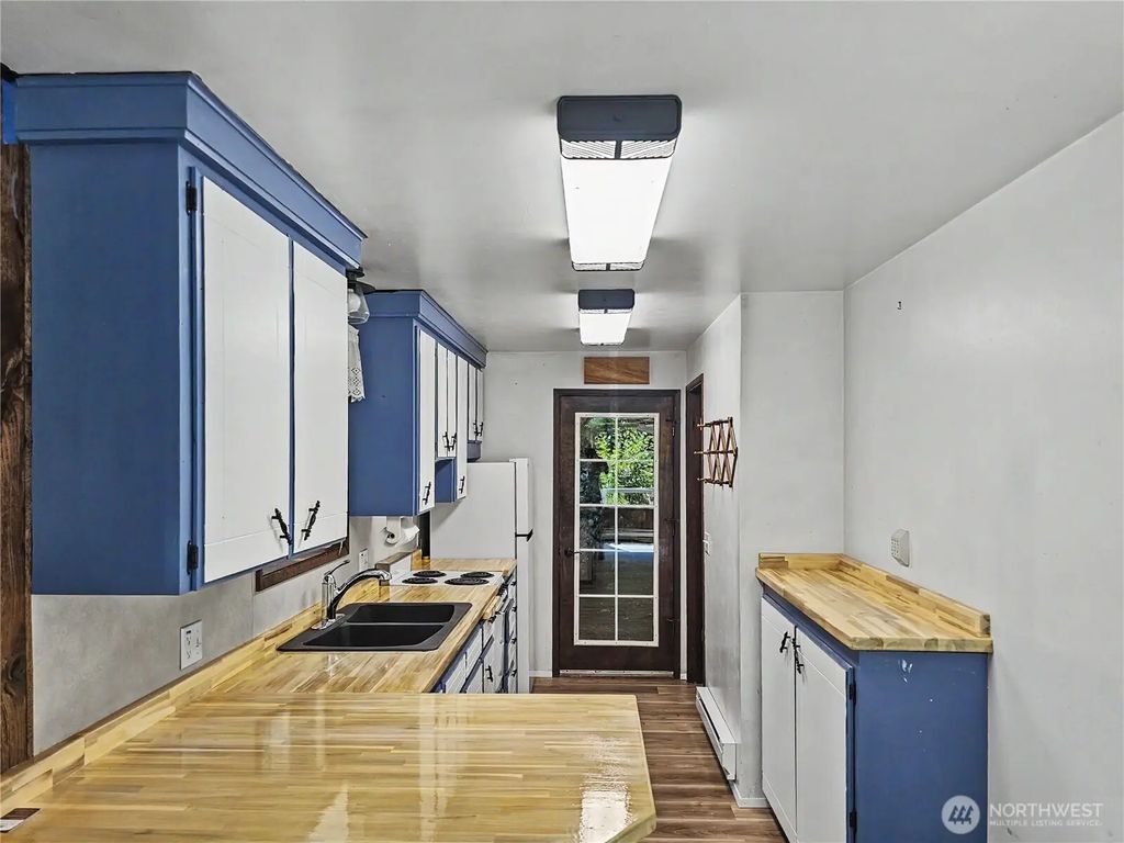 121 Bay View Avenue, Brinnon