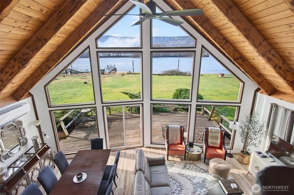 301 W Sunny Sands, Cathlamet