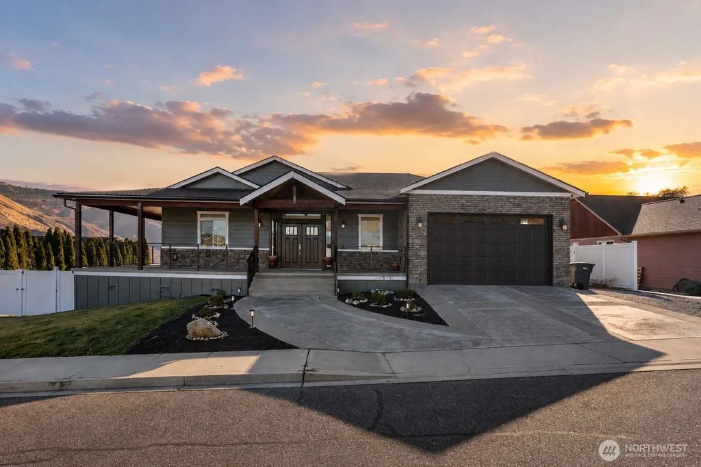 1038 Crest Loop, Entiat