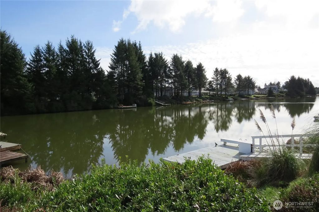 326 Wildwood Avenue Se, Ocean Shores