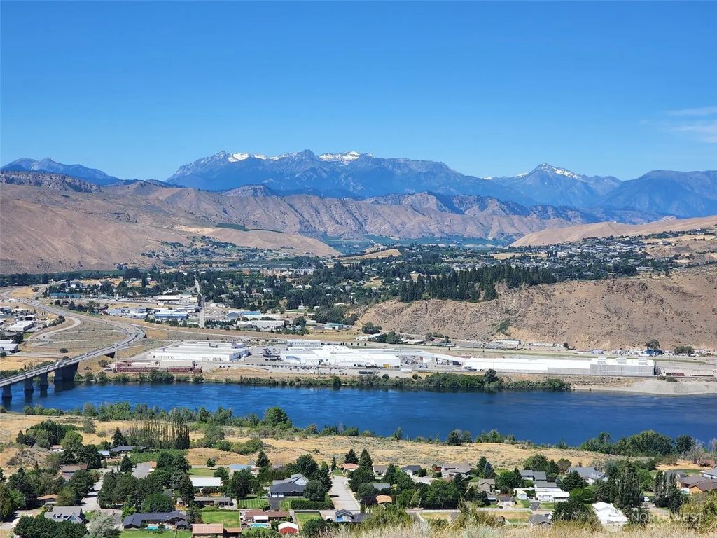 2025 Cougar Ridge Road, East Wenatchee