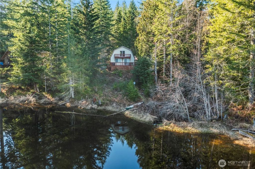 941 N Potlatch Drive, Hoodsport
