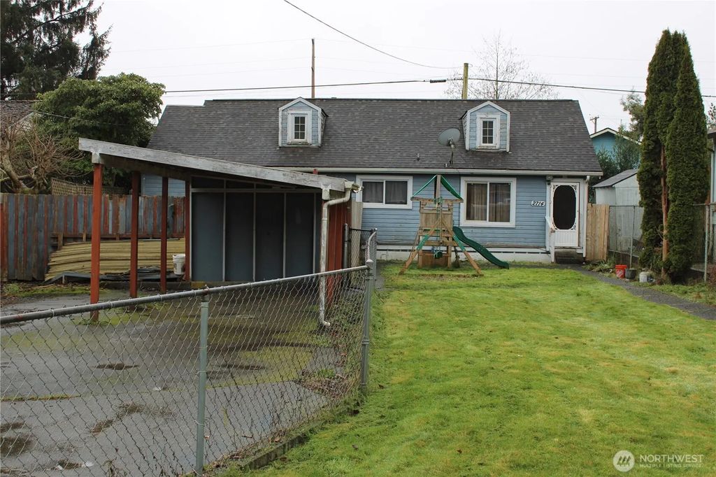 2714 Aberdeen Avenue, Hoquiam