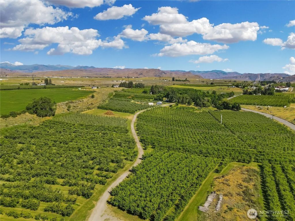223 Old Riverside Hwy, Omak