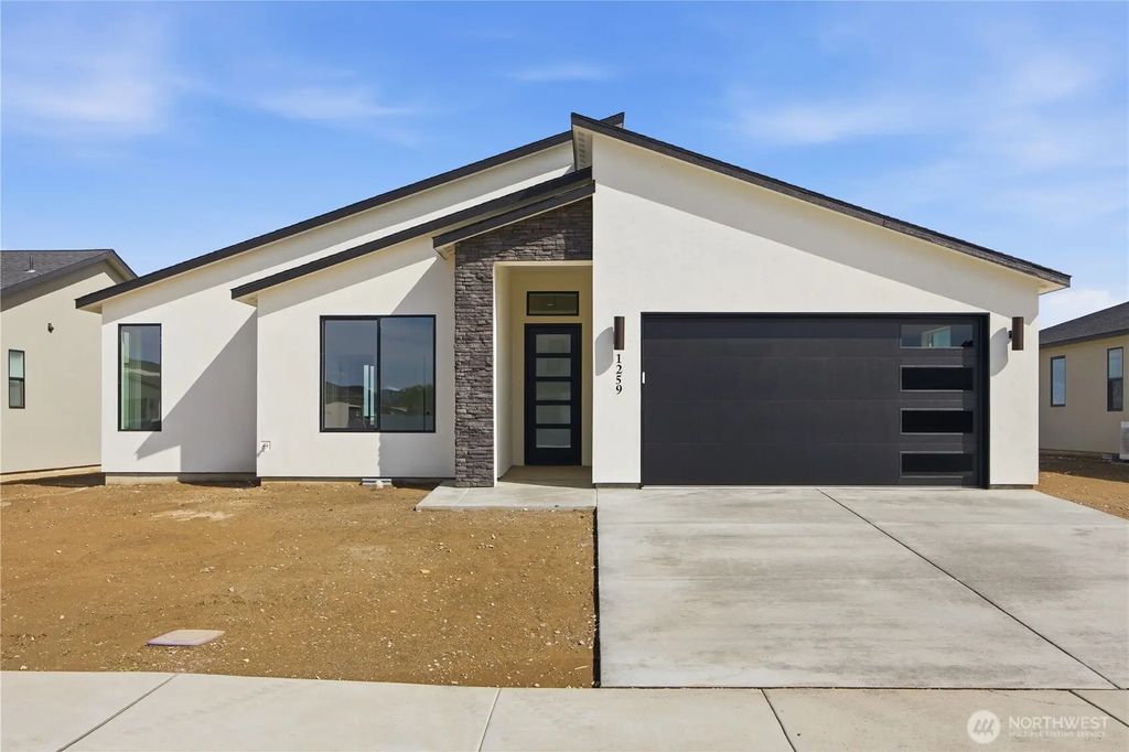 1134 E Mt Hood Street, Othello