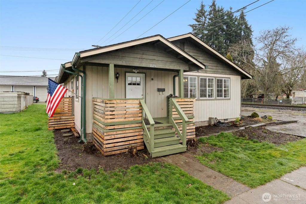 1025 E St, Centralia