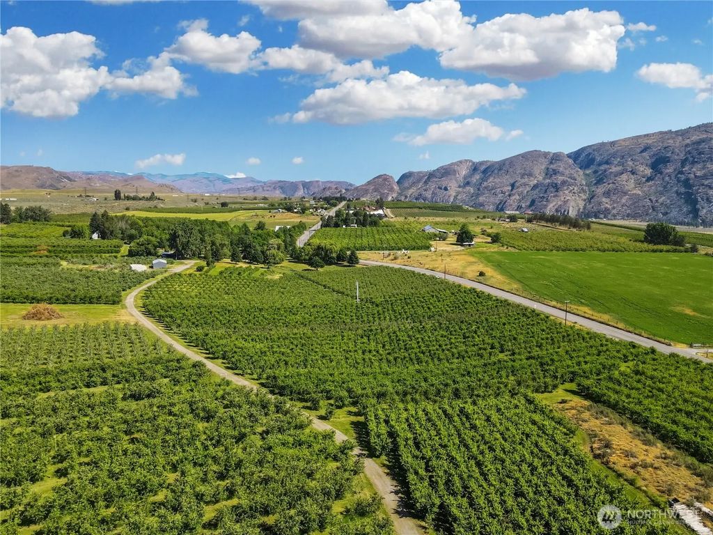 223 Old Riverside Hwy, Omak