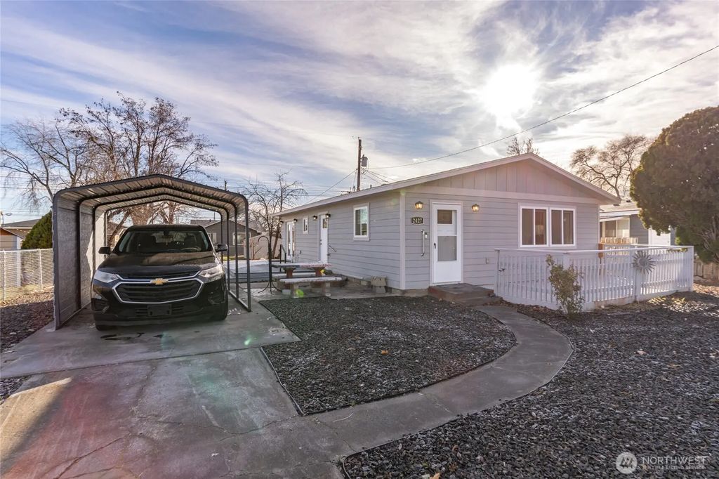 2427 W Texas Street, Moses Lake