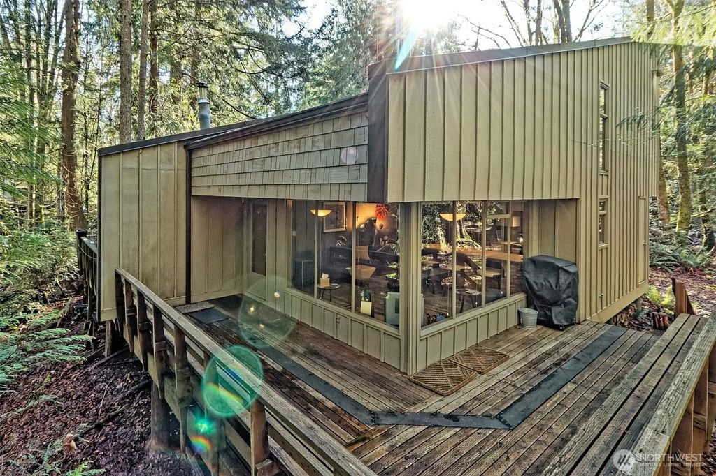 731 E Promontory Road, Shelton
