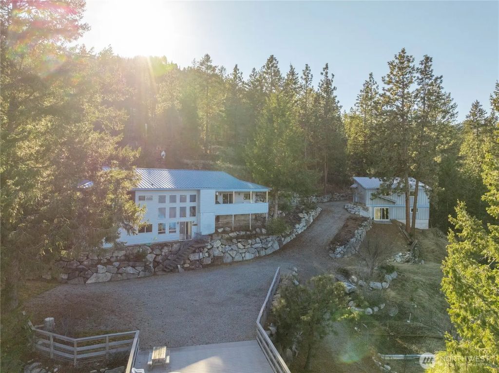 985 Guffy Road, Chelan
