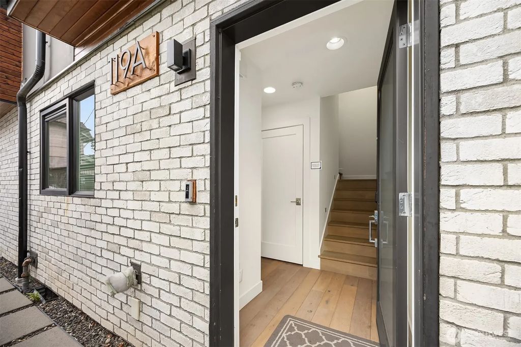 119 A 18th Avenue E, Seattle
