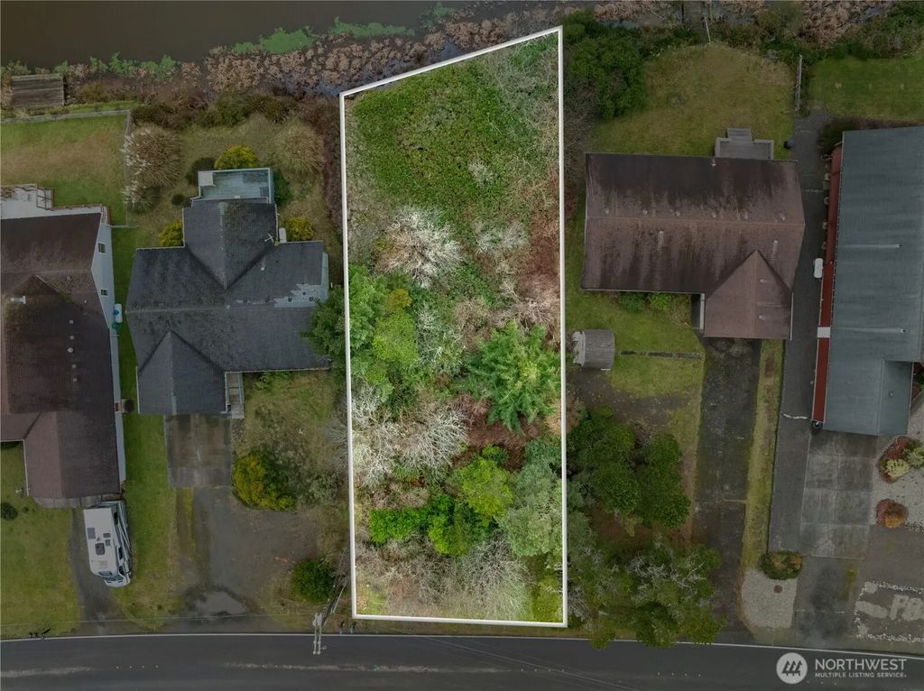 569 Canal Drive Ne, Ocean Shores