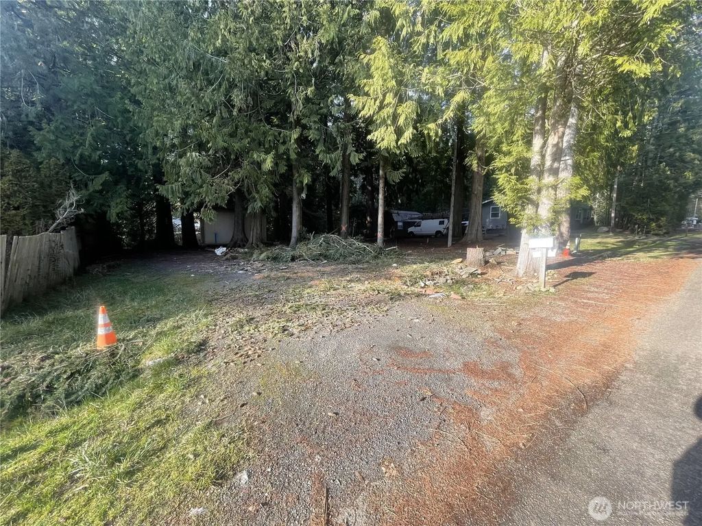 81 E Annas Way, Shelton