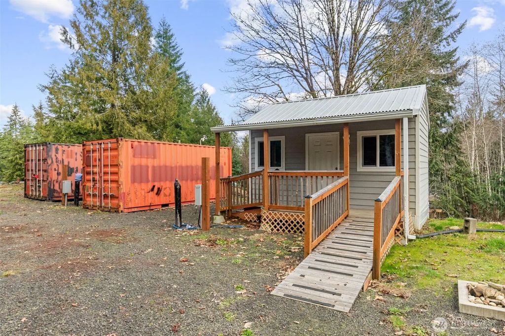 21 W Prairie Loop Road, Elma