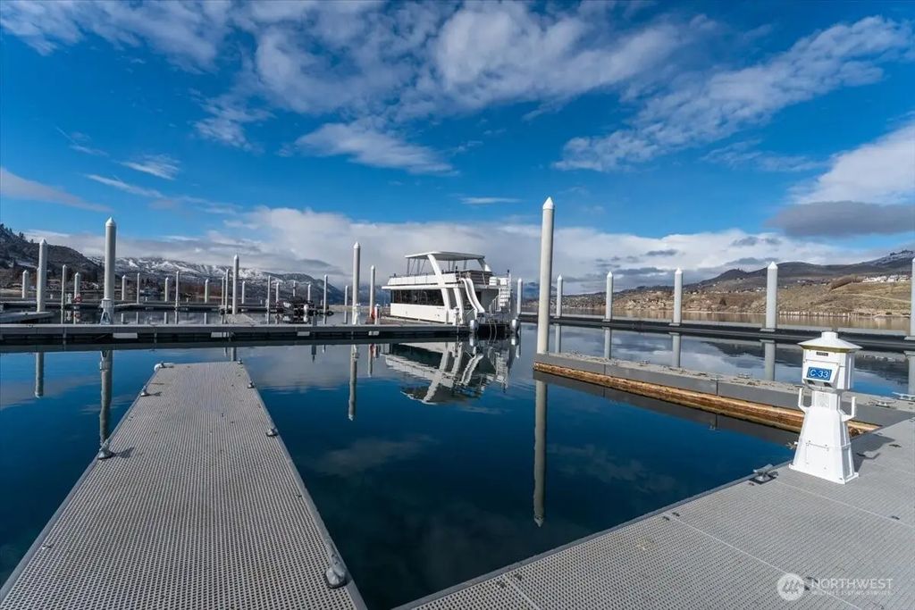 1350 W Woodin Avenue C33, Chelan