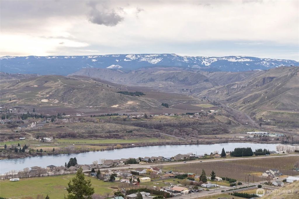 3203 10th Street Se, East Wenatchee
