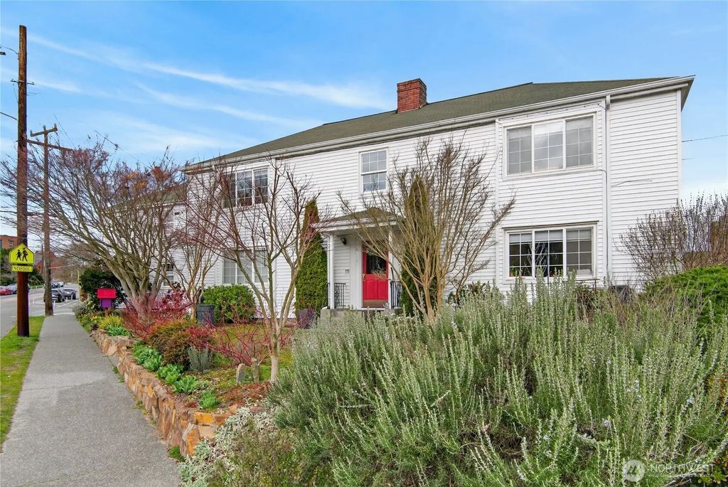 7870 Green Lake Drive N 10, Seattle