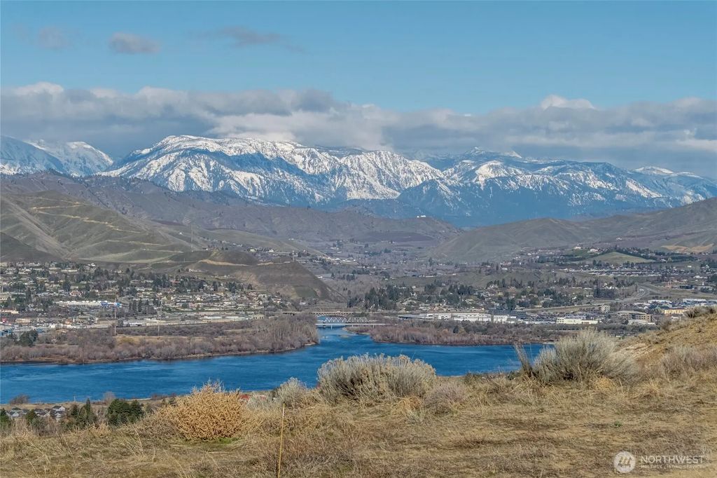 621 Upper Daniels Drive, East Wenatchee