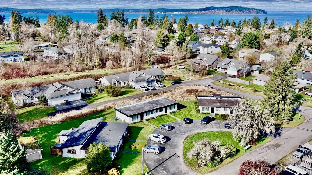 814 5th St, Steilacoom
