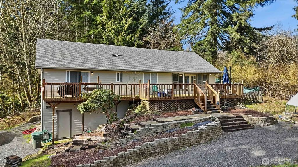 421 Mcadams Road E, Longview