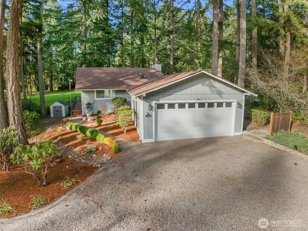 11001 Pioneer Drive, Anderson Island