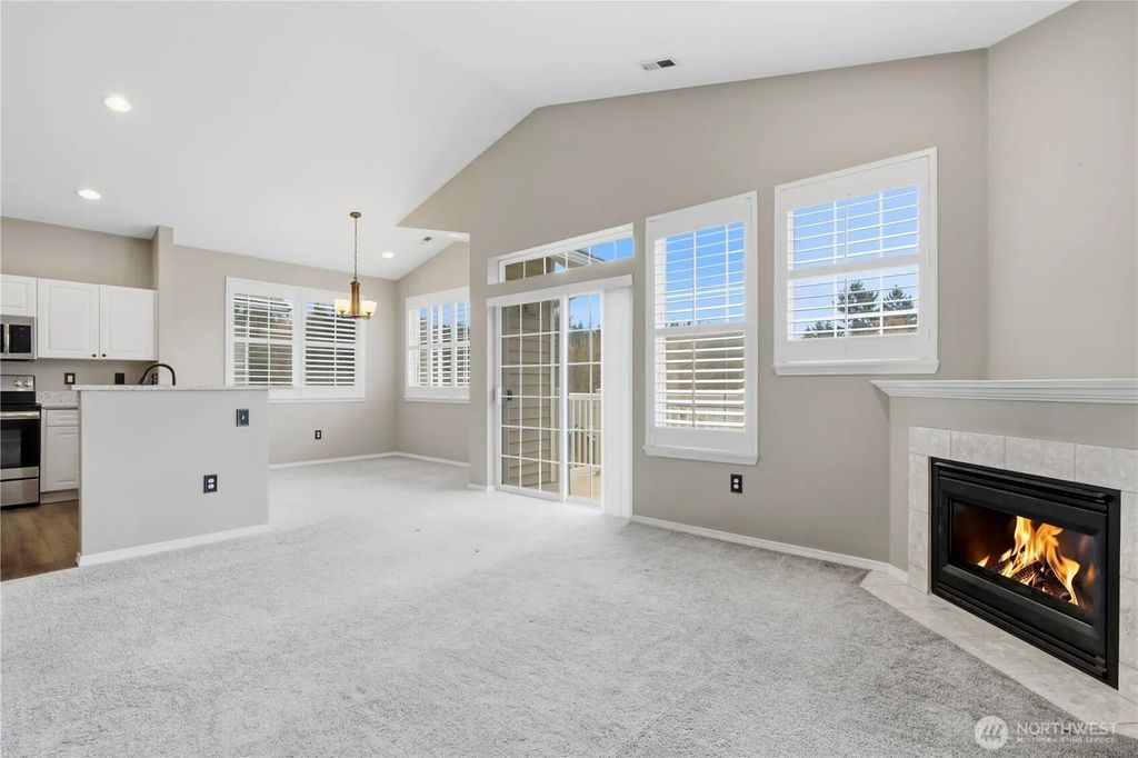 18676 Ne 56th Court, Redmond