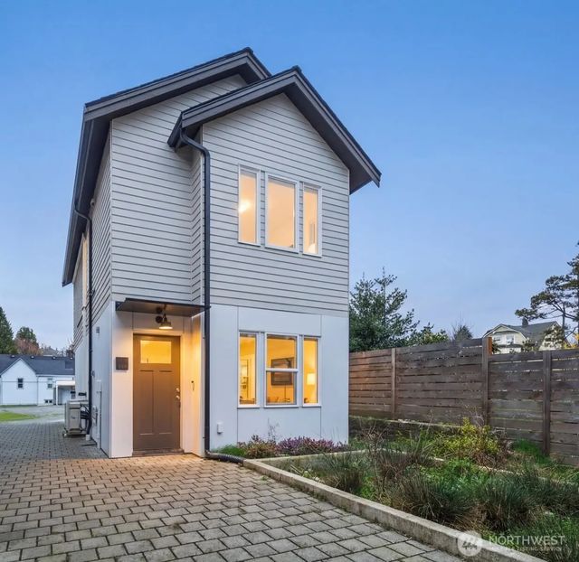 2211 17th Avenue S, Seattle