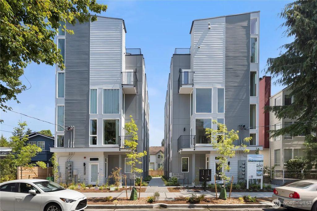 9518 Interlake Avenue N, Seattle
