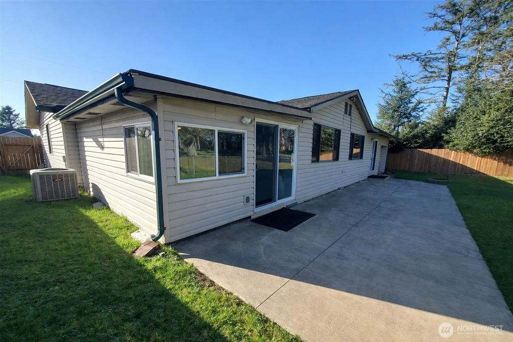198 Octopus Avenue Ne, Ocean Shores