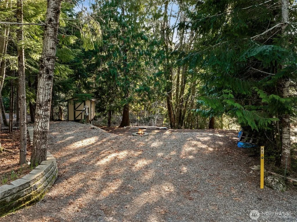 30 N Discovery Place, Hoodsport