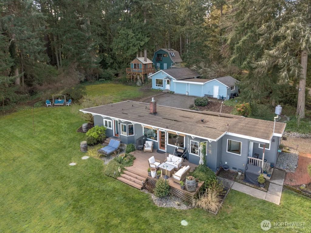 9513 Villa Beach Road, Anderson Island