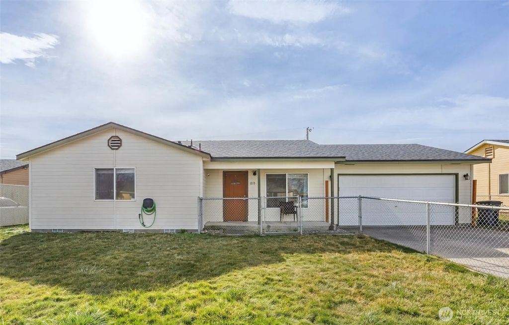 1215 Lowry St, Moses Lake