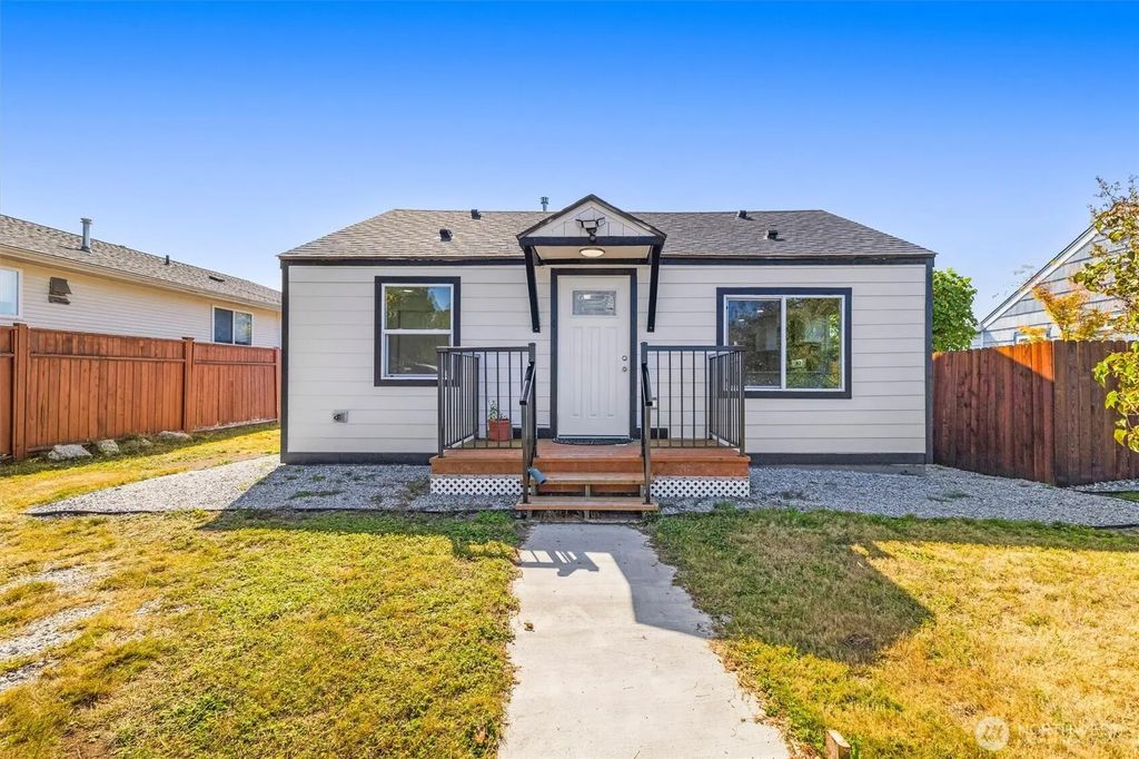 437 D Street, Blaine