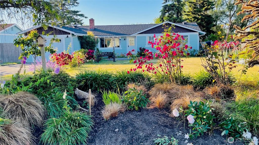801 Livingston Bay Shore Drive, Camano Island