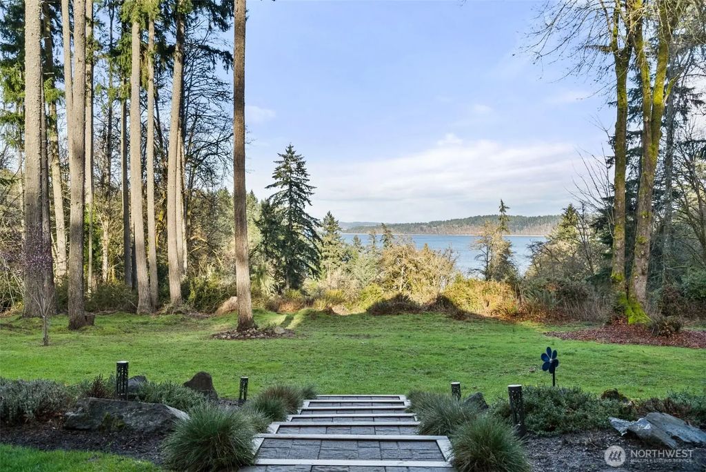 12511 Cole Point Drive, Anderson Island