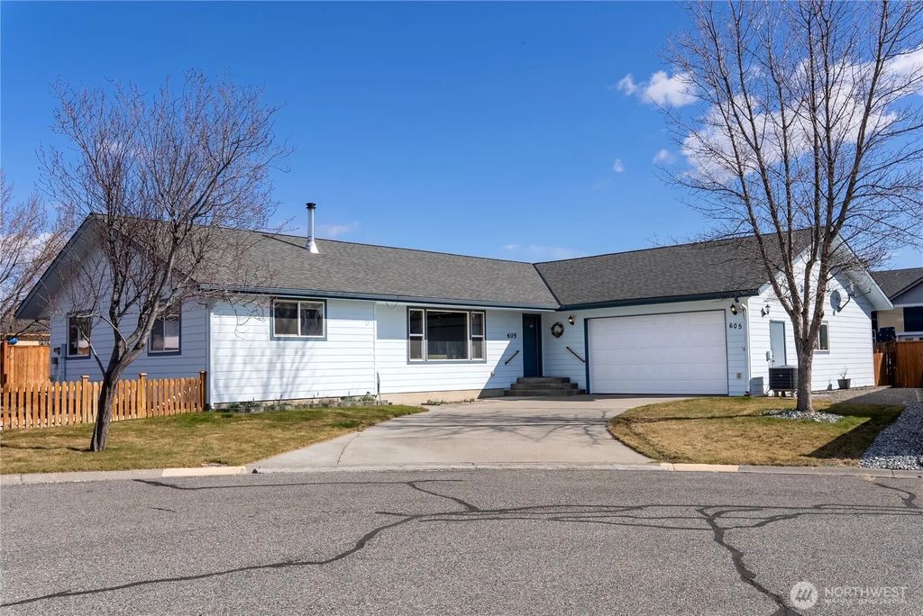 605 Pinyon Place, Omak