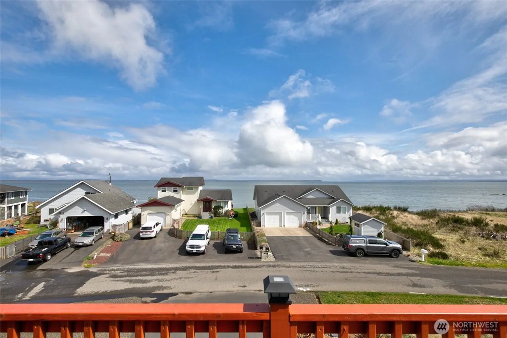 125 Sunrise Avenue Se, Ocean Shores