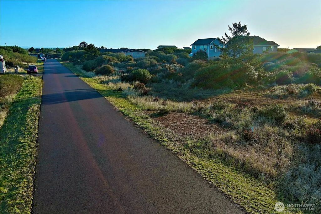 421 S Bel Air Loop, Ocean Shores