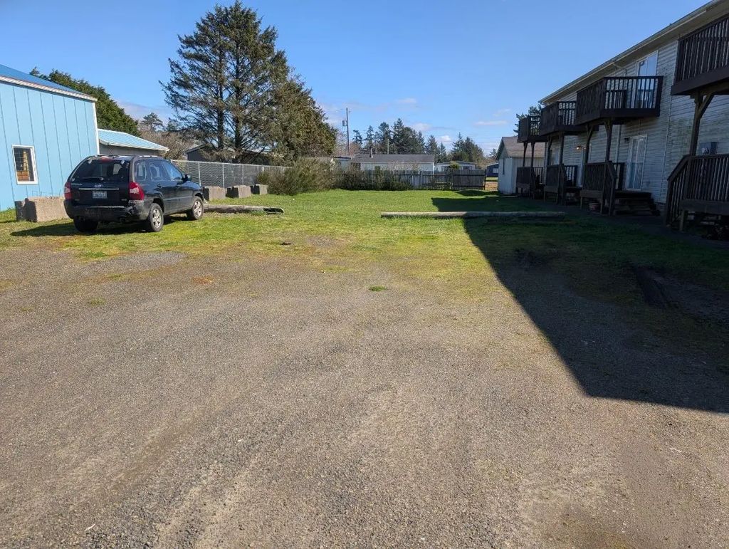 704 Seahorse Avenue Ne, Ocean Shores
