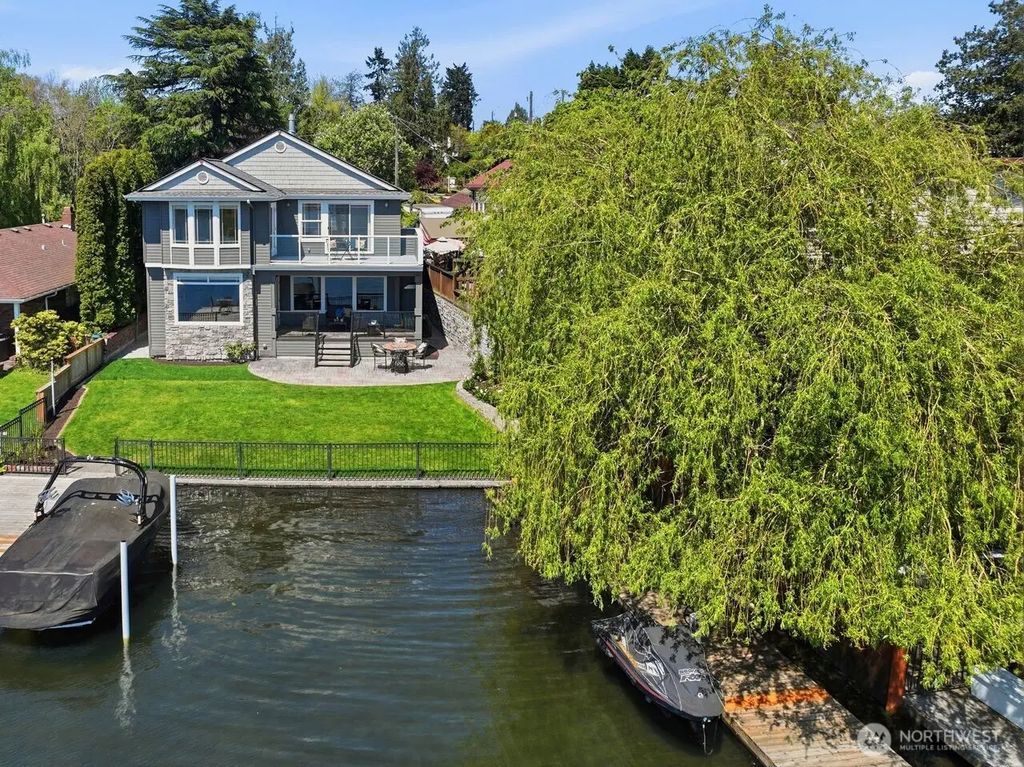 8696 Island Drive S, Seattle