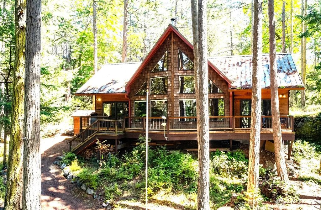 1354 Chinook Way, Center Island