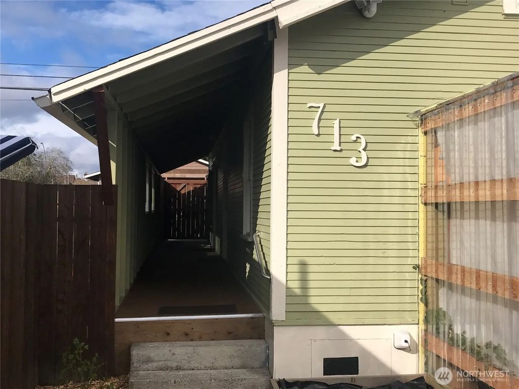 713 N Tower Avenue A/b, Centralia