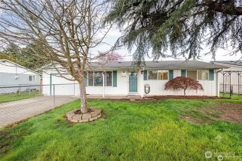359 Douglas Street, Longview