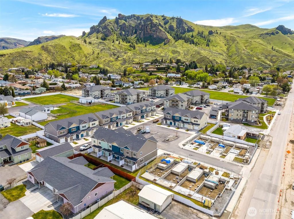 1075 Red Apple Road D13, Wenatchee