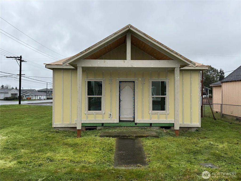 490 W Spruce Street, Sequim